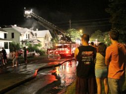 Dos de los cinco menores en la casa logran ser rescatados, pero el resto no corrió la misma suerte. AP / ARCHIVO