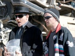 El actor Bryan Cranston (i) interpretó el papel de White y Aaron Paul (d) el personaje de Pinkman en la exitosa serie. ESPECIAL / amctv.com
