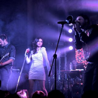 Paty Cantú y Motel brindan en La Santa