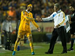 El técnico Ricardo Ferretti (d), busca que sus pupilos practiquen penaltis por si la contienda tiene que definirse así otra vez. MEXSPORT / J. Martínez