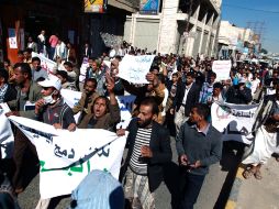 Yemeníes protestan en Saná contra la persencia de las tropas chiítas hutíes. AFP / M. Huwais