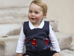 Su suéter tipo chaleco muestra varios guardias del batallón británico de Coldstream. AP /