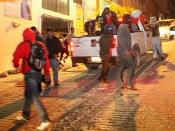 Agentes, normalistas y maestros se enfrascaron en una batalla en la capital guerrerense. SUN / C. Rogel