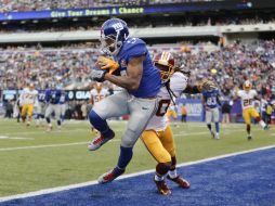 Eli Manning lanzó tres pases de anotación al novato Odell Beckham Jr. AP / J. Cortez