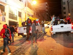 La mañana de este domingo fue registrada una gresca entre integrantes de la CETEG y elementos de la Policía Federal. SUN / C. Rogel