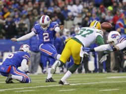 Dan Carpenter concreta sus tres intentos de gol de campos, incluyendo uno de 51 yardas en la segunda mitad. AP / B. Wippert