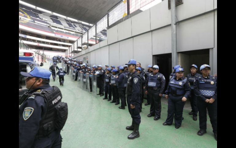 Los elementos no permiten que ningún americanista ingrese al estadio por donde estarán los norteños. SUN / L. Cortés