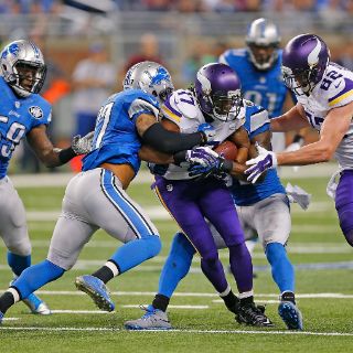 Leones sufren pero vencen a Vikingos