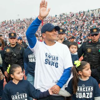 Humberto Suazo firma regreso a Colo Colo