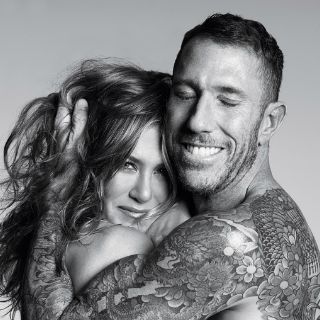 Jennifer Aniston posa en 'topless' para revista