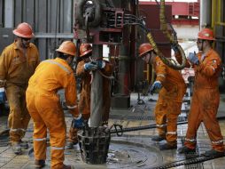 De acuerdo con Bursamétrica, la desaceleración de China y Europa inciden para la baja en los contratos futuros del petróleo. AP / ARCHIVO