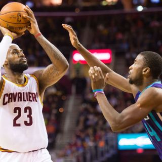Cavaliers vence 97-88 a los Hornets