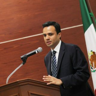 Héctor Robles suspende compra de luminarias por dudas