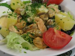 Según expertos, una buena diata ayuda a retardar enfermedades severas e irrversibles de la vista. EFE / ARCHIVO