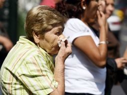 Exhortan a la población a acudir al médico ante cualquier síntoma como escalofríos, tos, dificultad respiratoria y dolor en el pecho. EL INFORMADOR / ARCHIVO