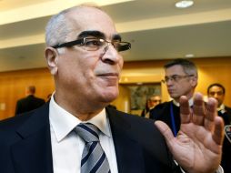 El embajador palestino ante la ONU en Ginebra, Ibrahim Khraishi, se dirige a los medios de comunicación tras una reunión en Ginebra. EFE / S. Di nolfi