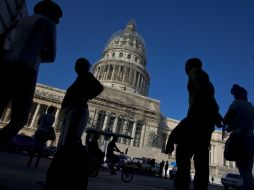 Para el diario, lo que el mandatario hizo el miércoles fue conceder al régimen cubano todo lo que estaba en su lista de deseos. AP / R. Espinosa