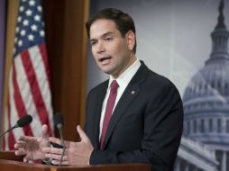 El senador Marco Rubio, posible aspirante republicano a la candidatura presidencial, dice que la política ayuda al régimen de Castro. EFE / M. Reynolds