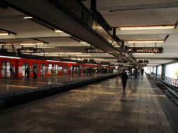 El tren no frena de manera adecuada y derriba un tope en la parte final de la vía; el servicio se proporciona de manera regular. FACEBOOK / @MetroCDMX