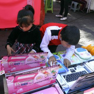 Fundación Sergio Pérez recolecta juguetes a través de Uber