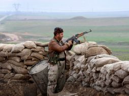 Soldados iraquíes respaldados por aviones de guerra liderados por EU, continúan vigilando zonas de Iraq. AFP / S. Hamed