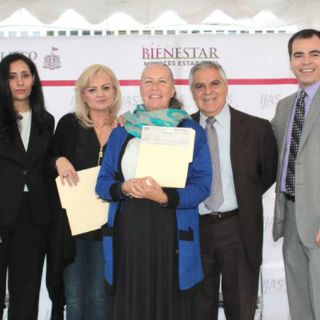 Gobierno de Jalisco entrega apoyos económicos a grupos civiles