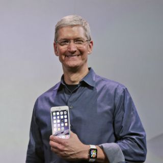 Tim Cook dona a campaña por derechos gay