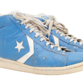 Subastan tenis de Michael Jordan en más de  33 mil dólares