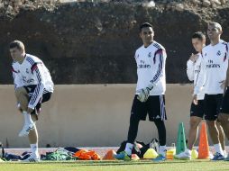 Toni Kroos (izq.) es fundamental en el esquema de Ancelotti, pero todavía no se sabe quién lo acompañará en el doble pivote. EFE / C. Moya