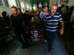 Hipólito Mora, quien ayer sepultó a su hijo, tras el enfrentamiento con el bando de ''El Americano'', se dice tranquilo. AFP /