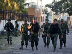 Elementos del Ejército Mexicano, de la Gendarmería Nacional y de la Policía Federal, resguardan la comunidad de La Ruana. SUN /
