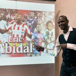 Eric Abidal anuncia su retiro del futbol