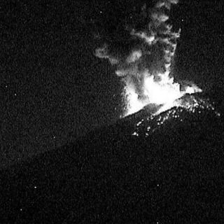 Se registra explosión y columna de ceniza en el Popocatépetl