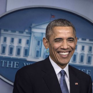 Obama y su familia viajan a Hawai para iniciar vacaciones