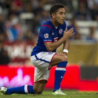 Cruz Azul ofrece menos de la mitad por Marco Fabián