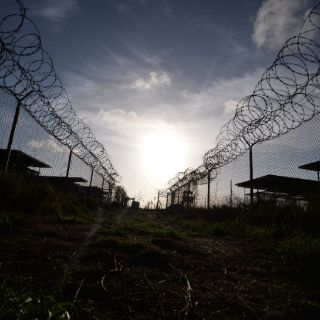 Regresan a su país cuatro afganos detenidos en Guantánamo