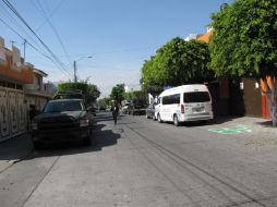 Los vecinos se percataron de lo sucedido y tras anotar las placas del vehículo dieron aviso a las autoridades. EL INFORMADOR / S. Blanco