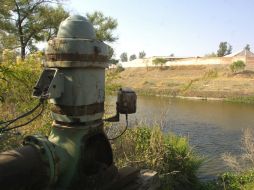 En un año se han desarticulado más de dos mil 700 tomas clandestinas, con una pérdida de más de 15 mil millones de pesos. EL INFORMADOR / ARCHIVO