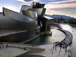 La ciudad está coronada por el espectacular edificio del arquitecto Frank Gehry. AFP / R. Rivas