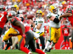 El quarterback Aaron Rodgers lanza para 318 yardas y un touchdown. AFP / K. Cox