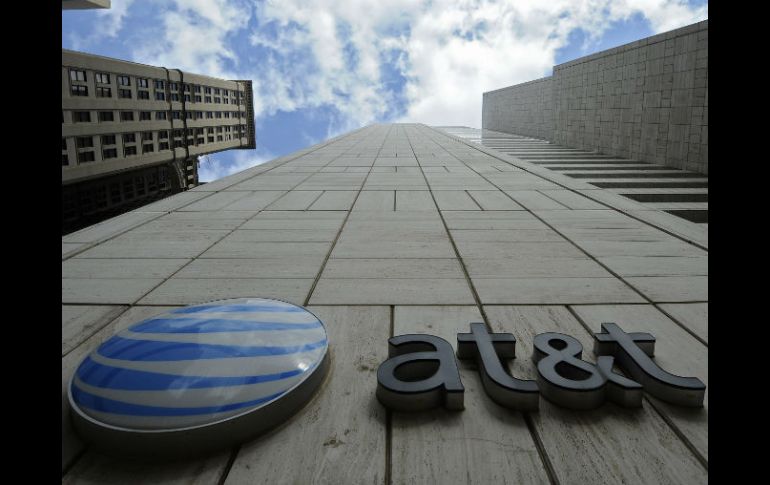 AT&T fue por varios años el segundo mayor accionista de América Móvil, la firma que controla a Telmex y Telcel. EFE / ARCHIVO