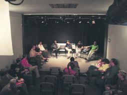 REUNIÓN EN LA CASA SUSPENDIDA. En diversas ocasiones el foro dirigido por Sara Isabel Quintero fue un espacio abierto al diálogo. EL INFORMADOR / ARCHIVO