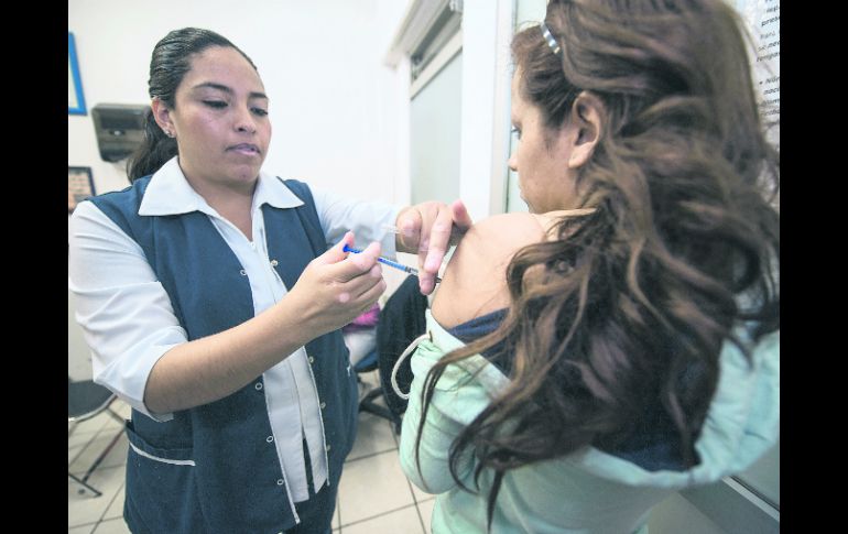 La vacunación. Es importante, pero eso no es suficiente si no se siguen las acciones preventivas. EL INFORMADOR / J. Mendoza