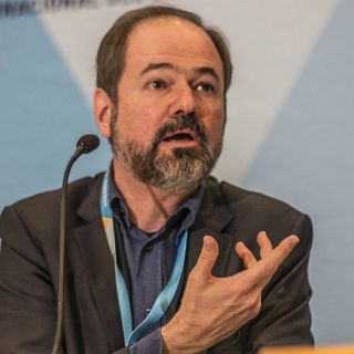 Llega a librerías 'El Apocalipsis (todo incluido)', de Juan Villoro