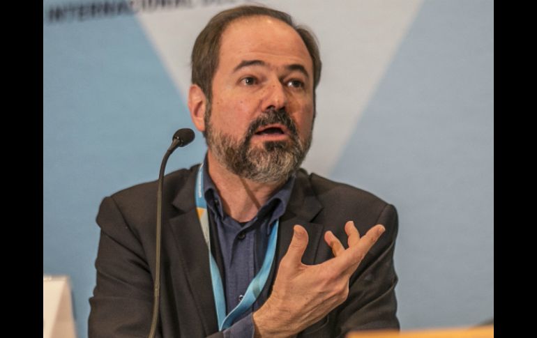 Villoro presenta una galería de personajes que esperan algo mejor cuando el mundo se derrumbe. EL INFORMADOR / ARCHIVO