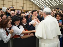 Por primera vez el Pontífice dedica un encuentro especial a todos los trabajadores vaticanos para intercambiar saludos navideños. AFP /