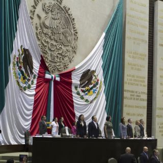 El nombre de Octavio Paz con letras de oro podría estar en el Congreso