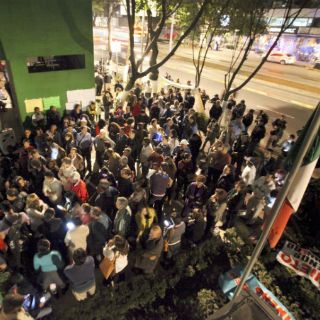 Defraudados por Ficrea se reúnen frente a la Condusef