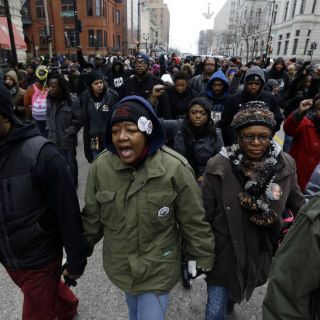 Exoneran a otro policía blanco que mató a afroamericano en EU