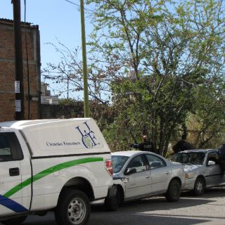 Asesinan a jovencita en lote baldío en barrio de Analco